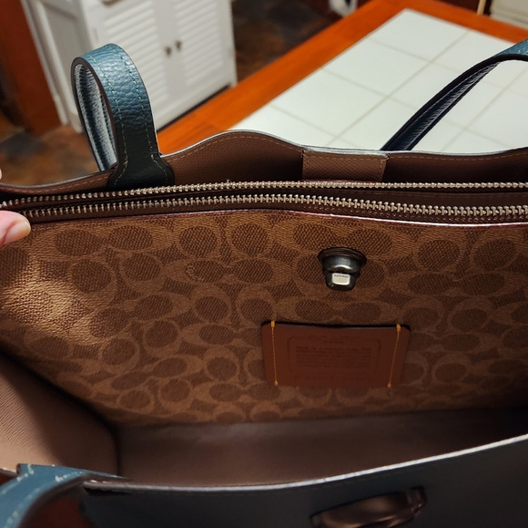 Coach Willow Tote - Picture 8 of 10